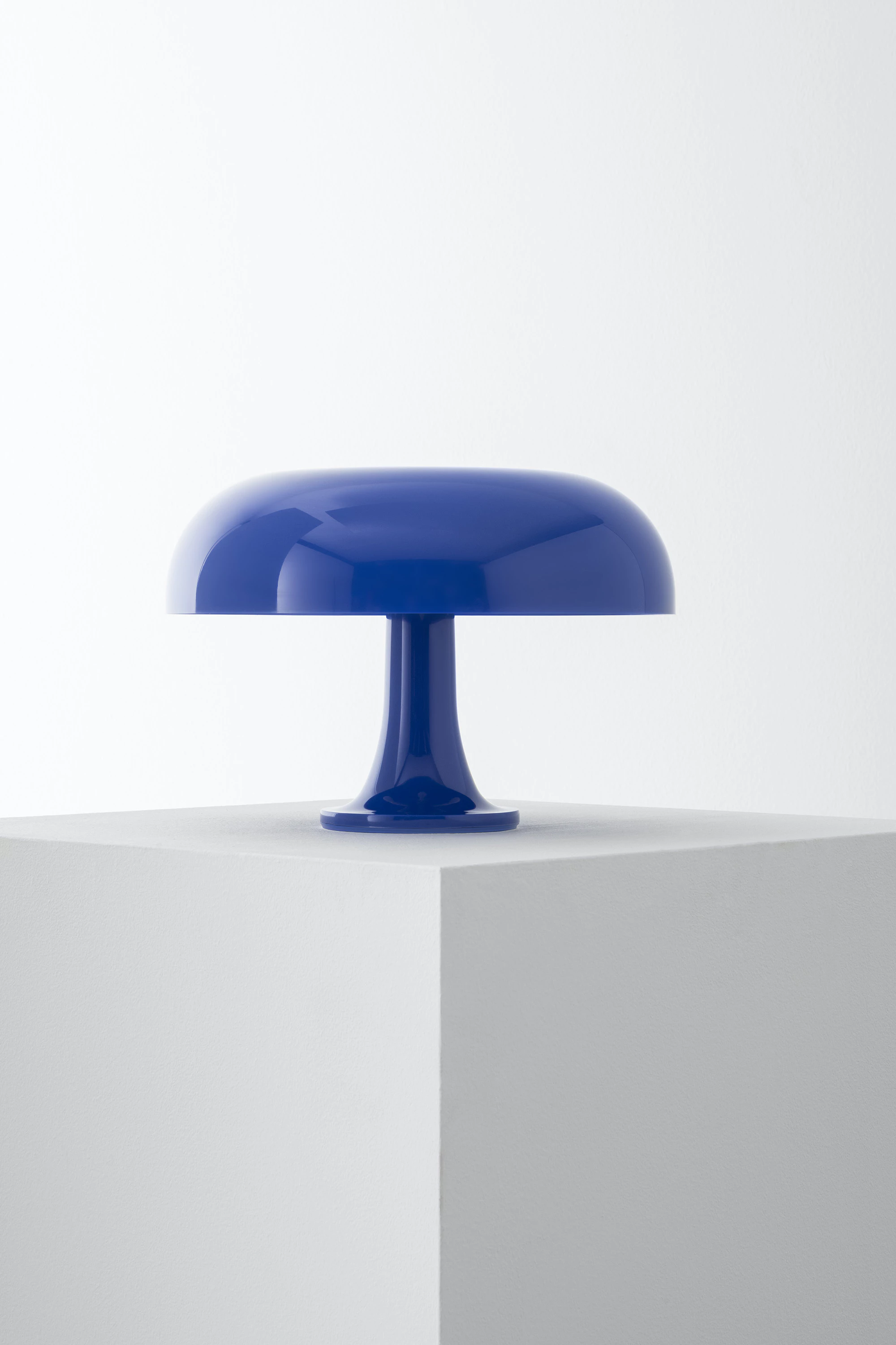 Lámpara de mesa Nessino Blue Klein | Artemide